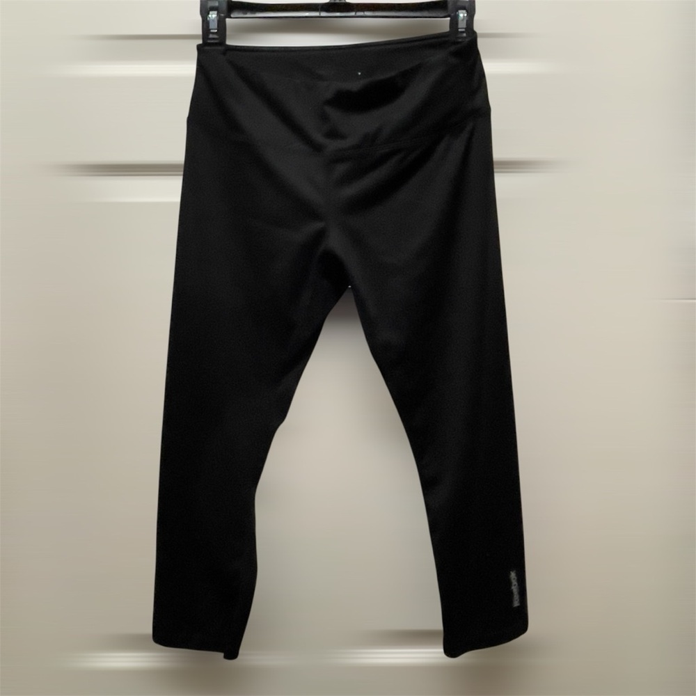 Reebok Women’s Black Crop Athletic leggings